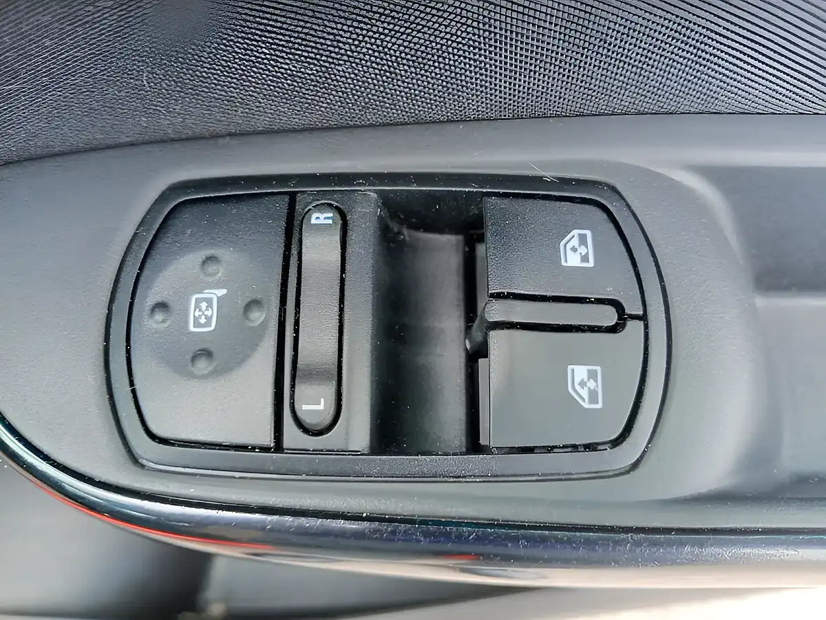 Used 2015 Vauxhall Corsa Sting Red - Interior and Exterior details 11