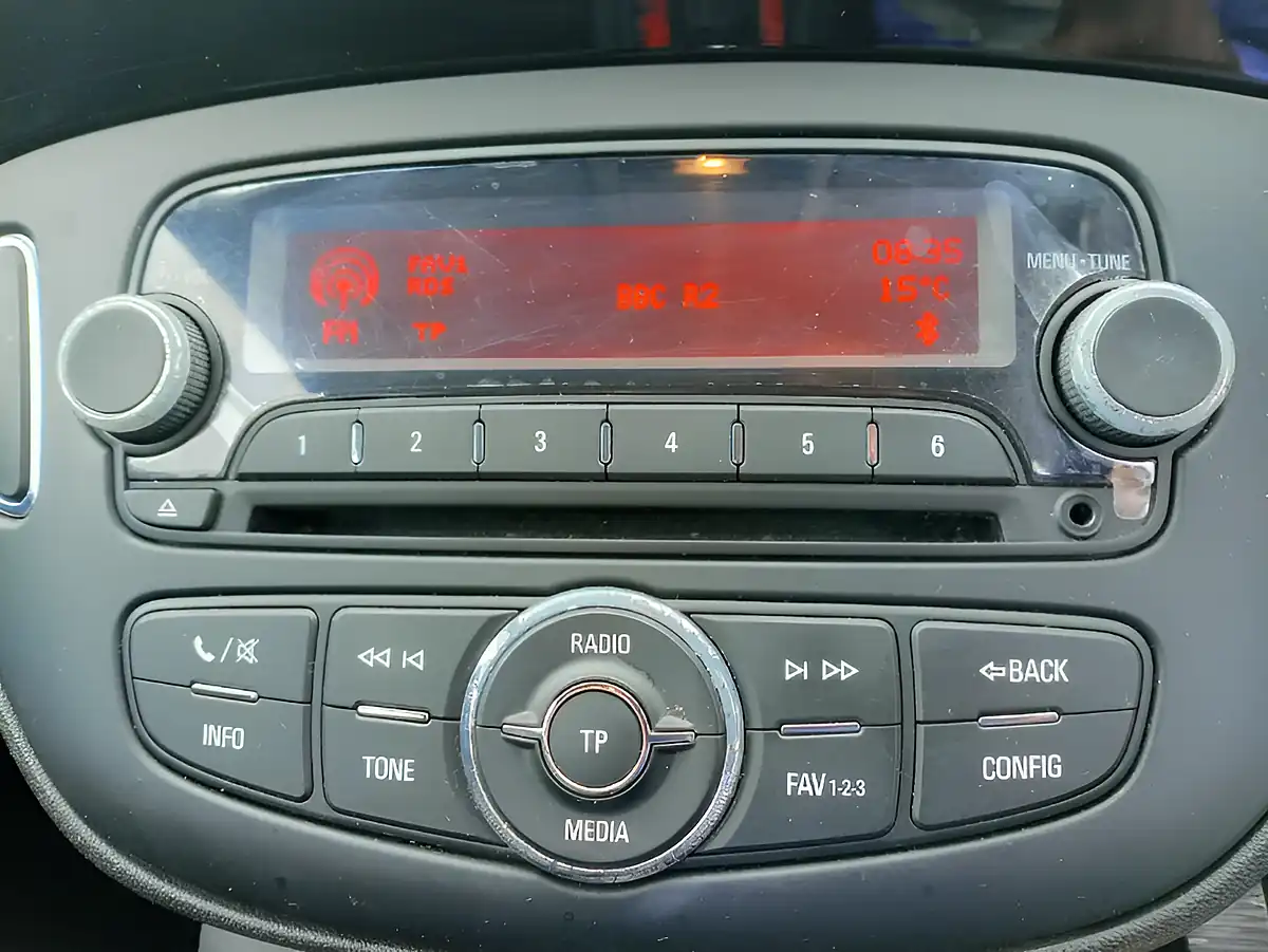 Used 2015 Vauxhall Corsa Sting Red - Interior and Exterior details 20