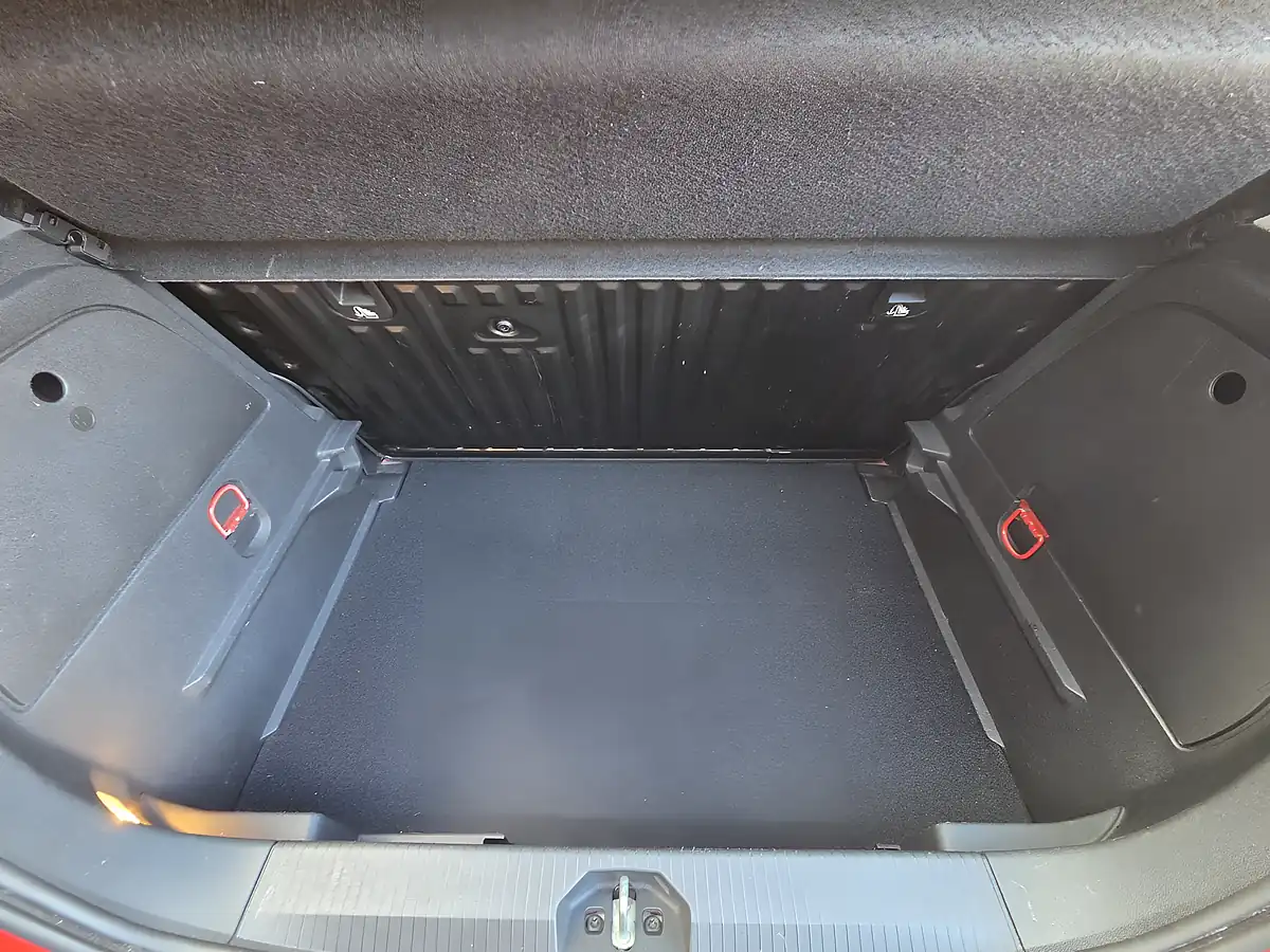 Used 2015 Vauxhall Corsa Sting Red - Interior and Exterior details 16