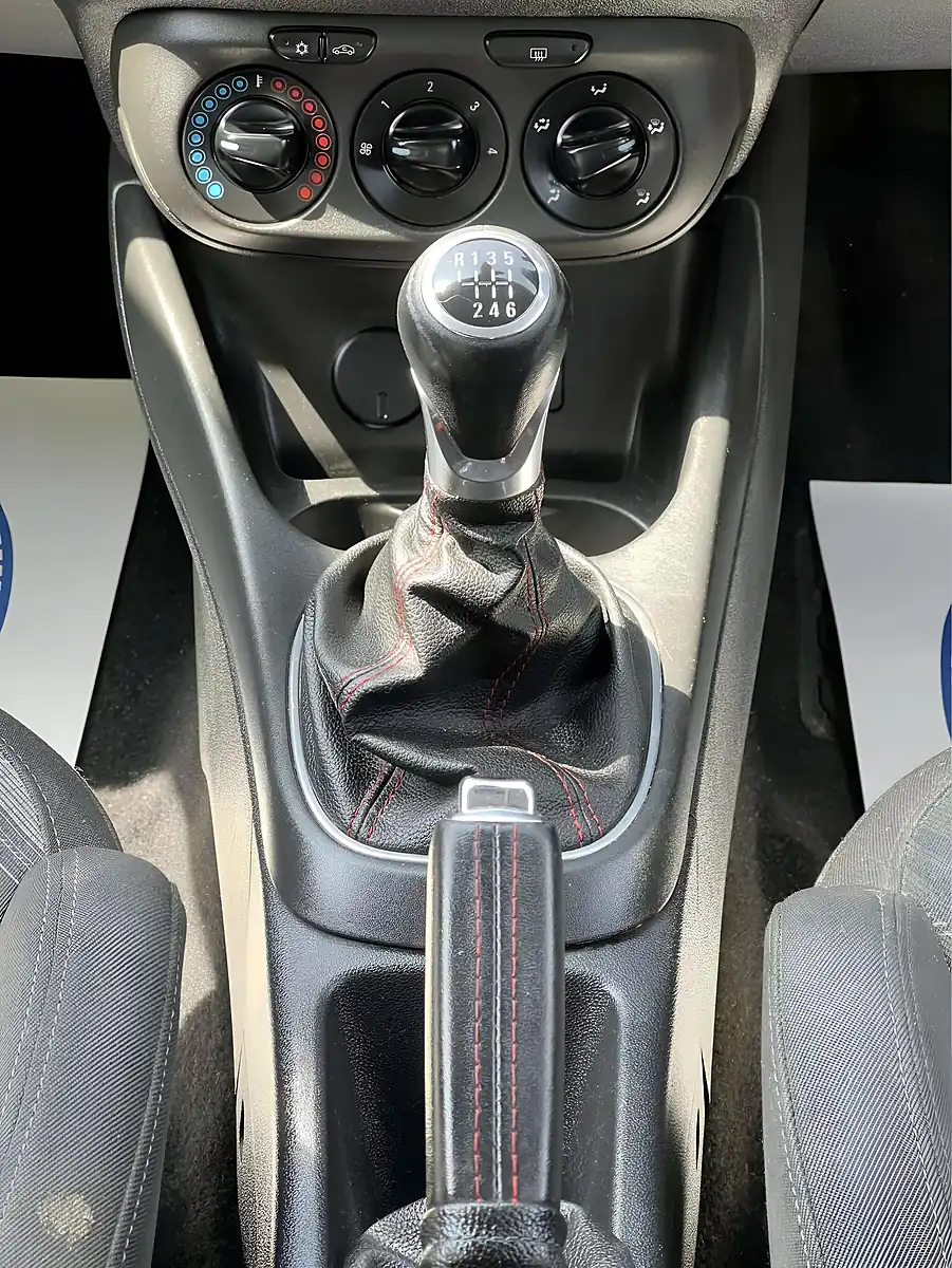 Used 2015 Vauxhall Corsa Van Sportive Silver - Interior and Exterior details 14