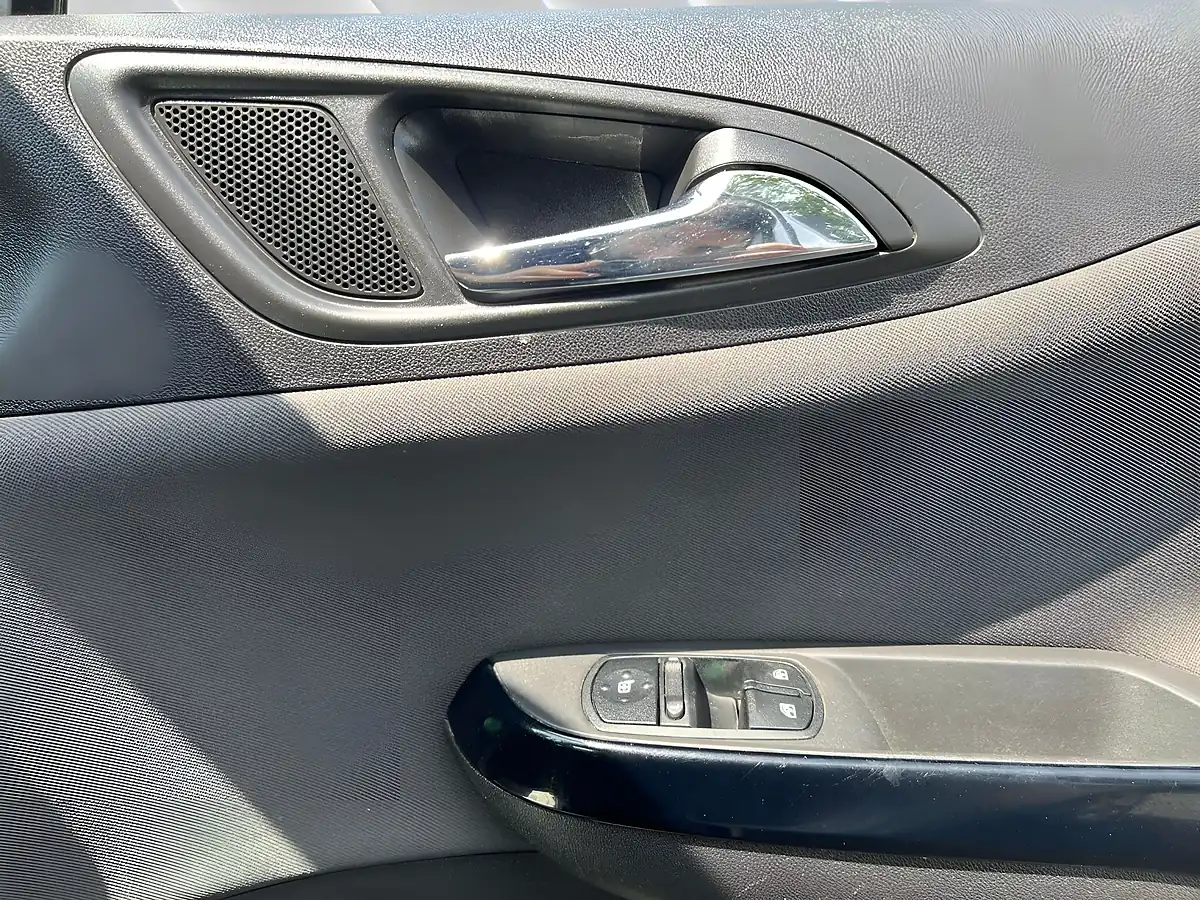 Used 2015 Vauxhall Corsa Van Sportive Silver - Interior and Exterior details 17