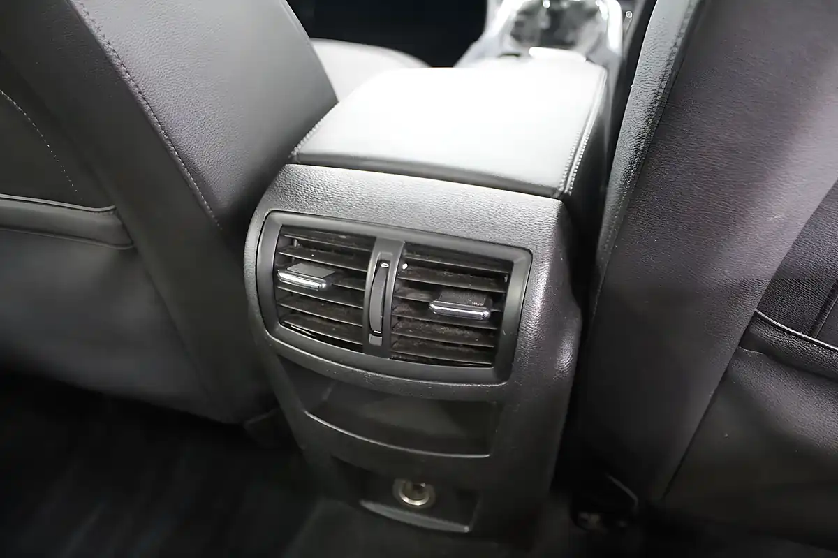 Used 2015 Vauxhall Insignia Elite Nav Black - Interior and Exterior details 19
