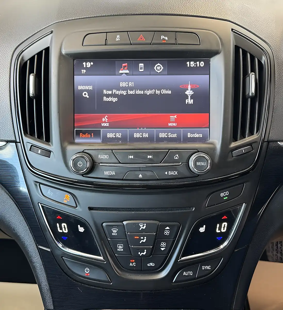 Used 2015 Vauxhall Insignia Elite Nav White - Interior and Exterior details 15