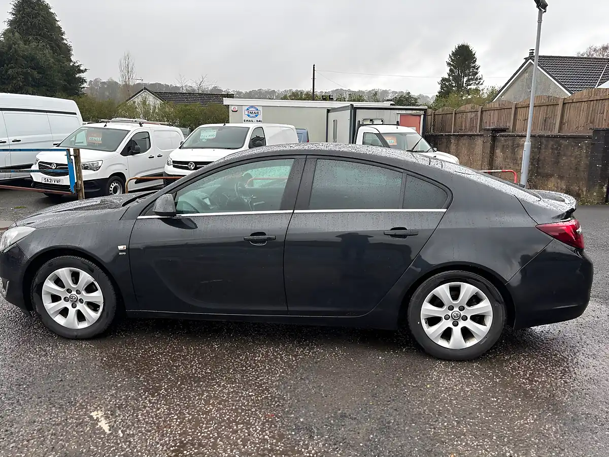 Used 2015 Vauxhall Insignia Sri Black - Interior and Exterior details 7