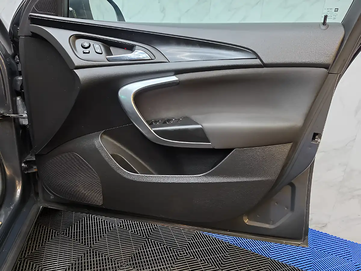 Used 2015 Vauxhall Insignia Sri Grey - Interior and Exterior details 17