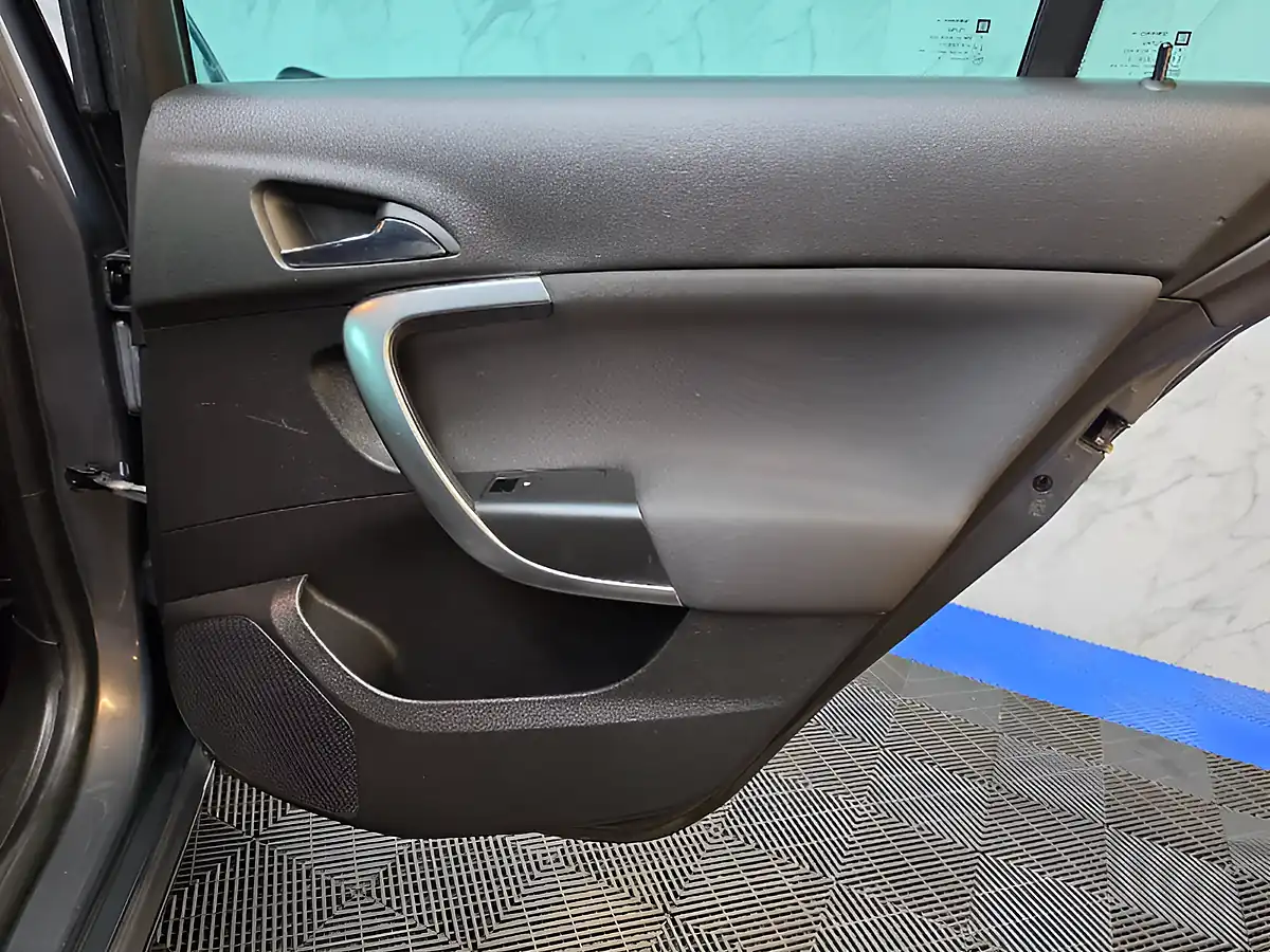 Used 2015 Vauxhall Insignia Sri Grey - Interior and Exterior details 18