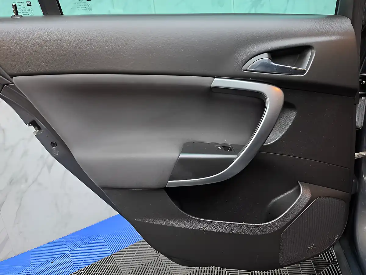 Used 2015 Vauxhall Insignia Sri Grey - Interior and Exterior details 19