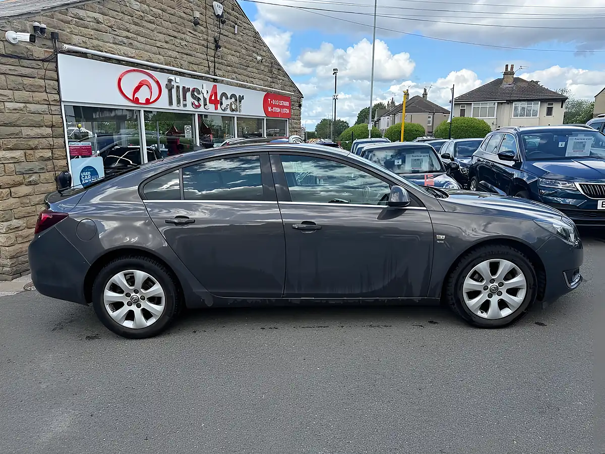 Used 2015 Vauxhall Insignia Sri Nav Asteroid Grey - Interior and Exterior details 6