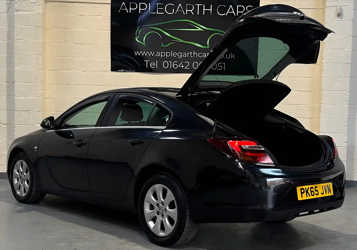 Used 2015 Vauxhall Insignia Sri Nav Black - Interior and Exterior details 8