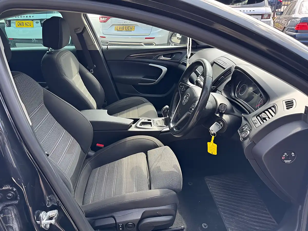 Used 2015 Vauxhall Insignia Sri Nav Black - Interior and Exterior details 10