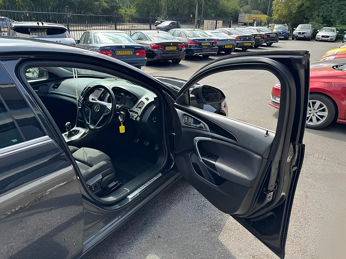Used 2015 Vauxhall Insignia Sri Nav Black - Interior and Exterior details 8