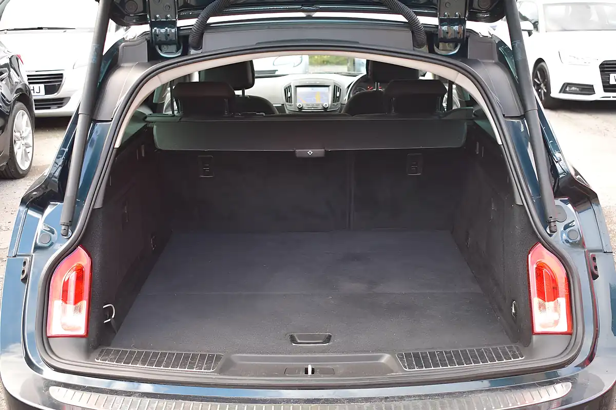 Used 2015 Vauxhall Insignia Sri Nav Green - Interior and Exterior details 10
