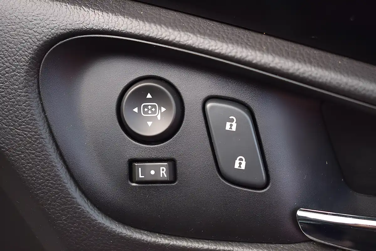Used 2015 Vauxhall Insignia Sri Nav Green - Interior and Exterior details 20