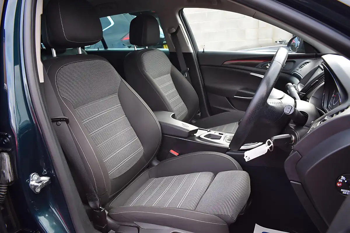 Used 2015 Vauxhall Insignia Sri Nav Green - Interior and Exterior details 8
