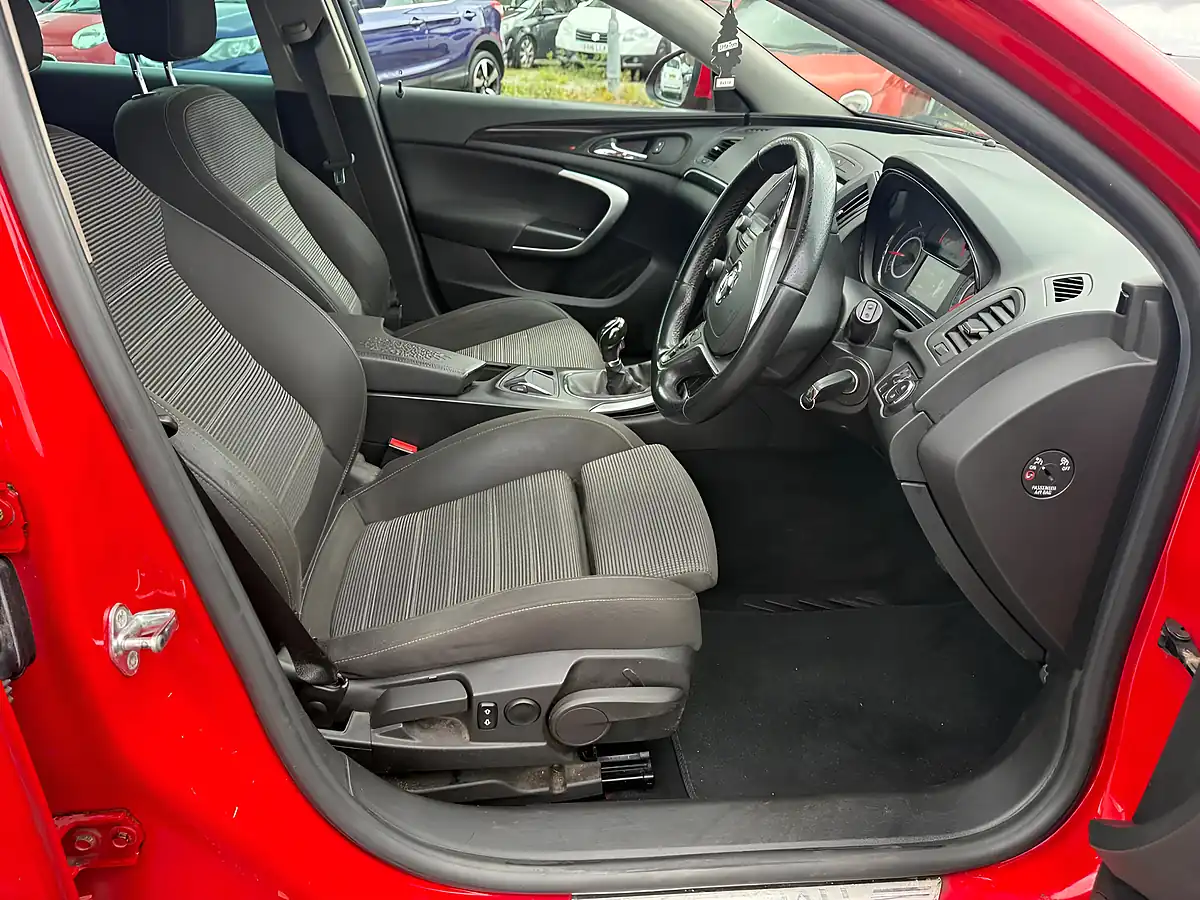 Used 2015 Vauxhall Insignia Sri Nav Red - Interior and Exterior details 10