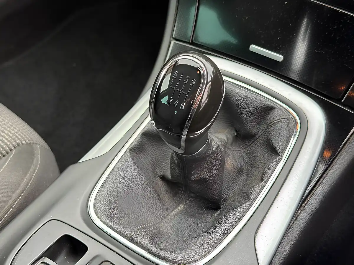 Used 2015 Vauxhall Insignia Sri Nav Red - Interior and Exterior details 11