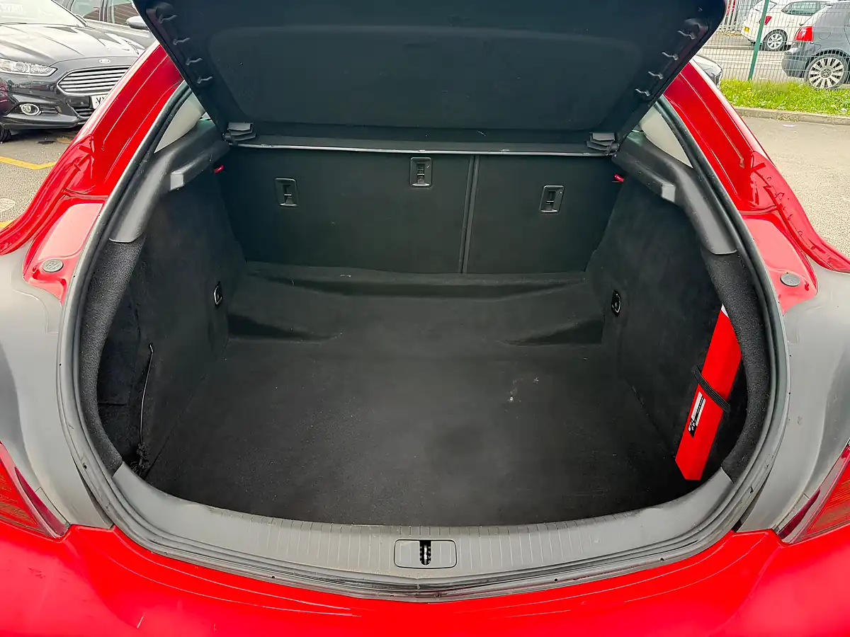 Used 2015 Vauxhall Insignia Sri Nav Red - Interior and Exterior details 18