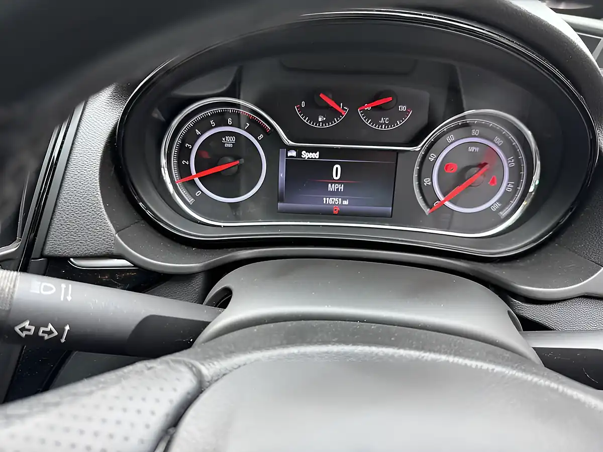 Used 2015 Vauxhall Insignia Sri Nav Targa Red - Interior and Exterior details 11