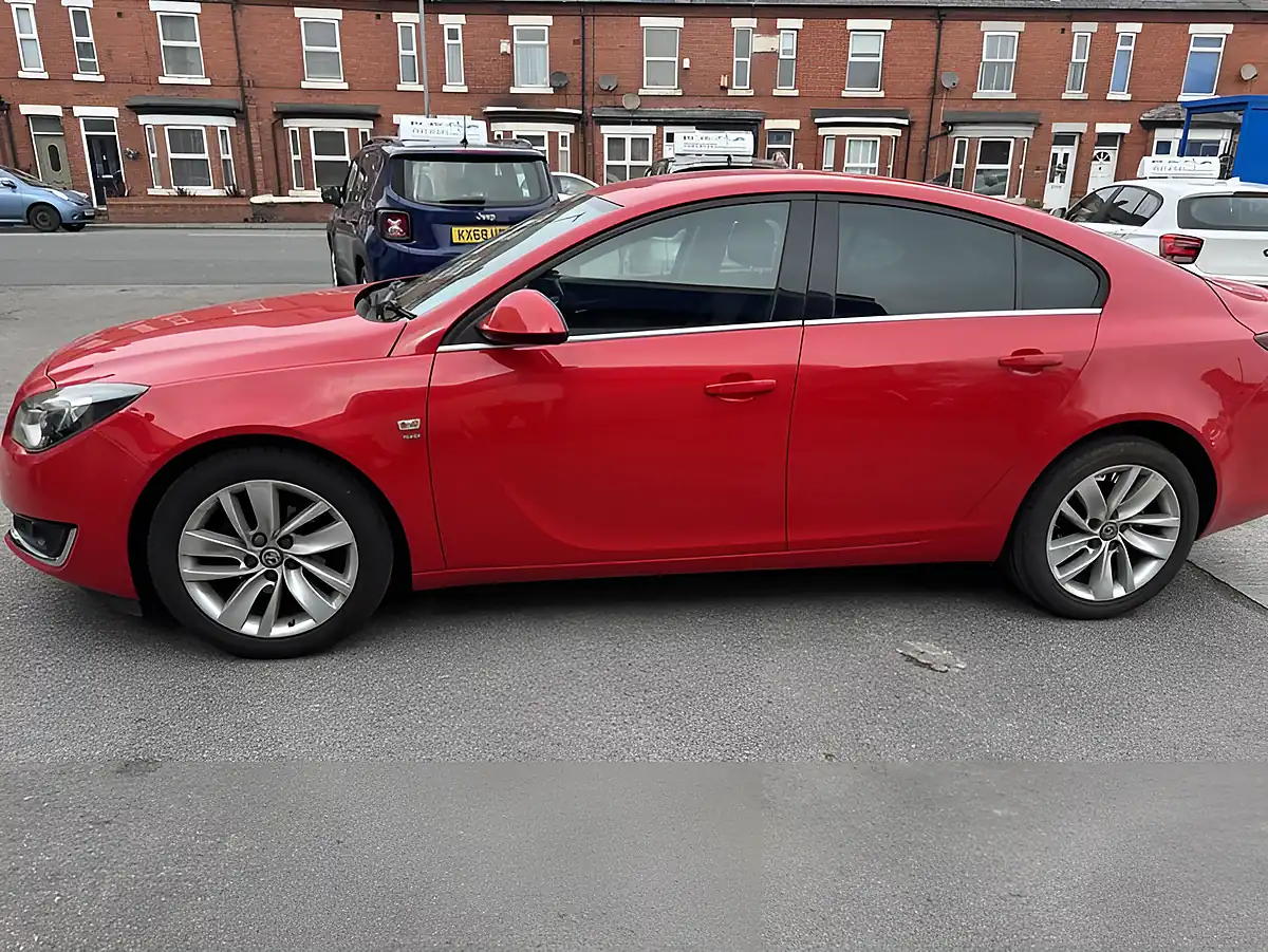 Used 2015 Vauxhall Insignia Sri Nav Targa Red - Interior and Exterior details 4