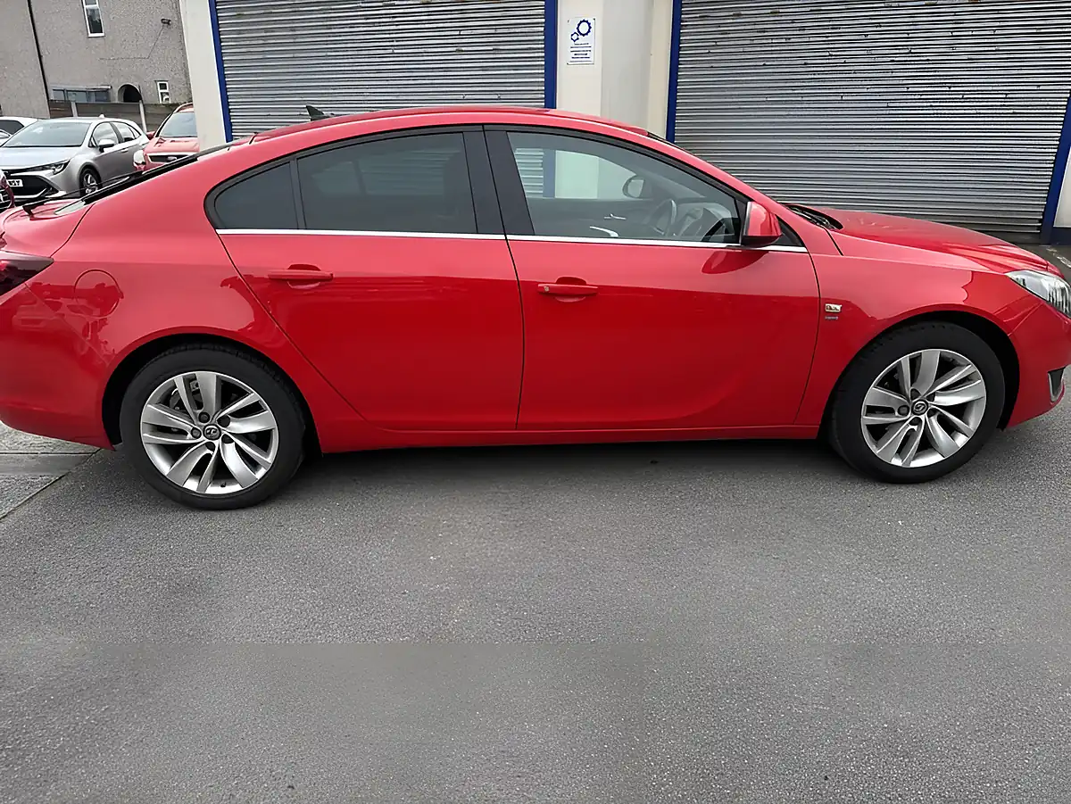Used 2015 Vauxhall Insignia Sri Nav Targa Red - Interior and Exterior details 9