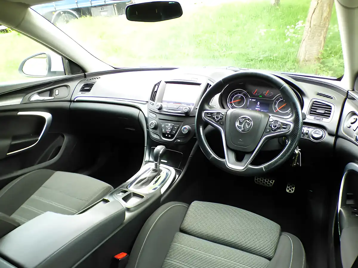 Used 2015 Vauxhall Insignia Sri Nav White - Interior and Exterior details 10