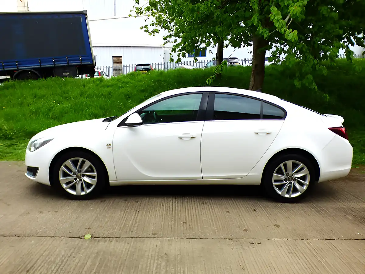 Used 2015 Vauxhall Insignia Sri Nav White - Interior and Exterior details 11