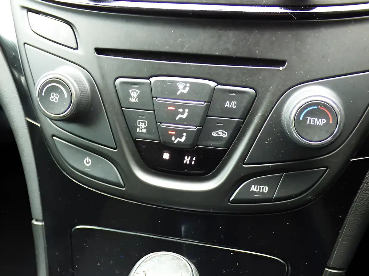 Used 2015 Vauxhall Insignia Sri Nav White - Interior and Exterior details 13