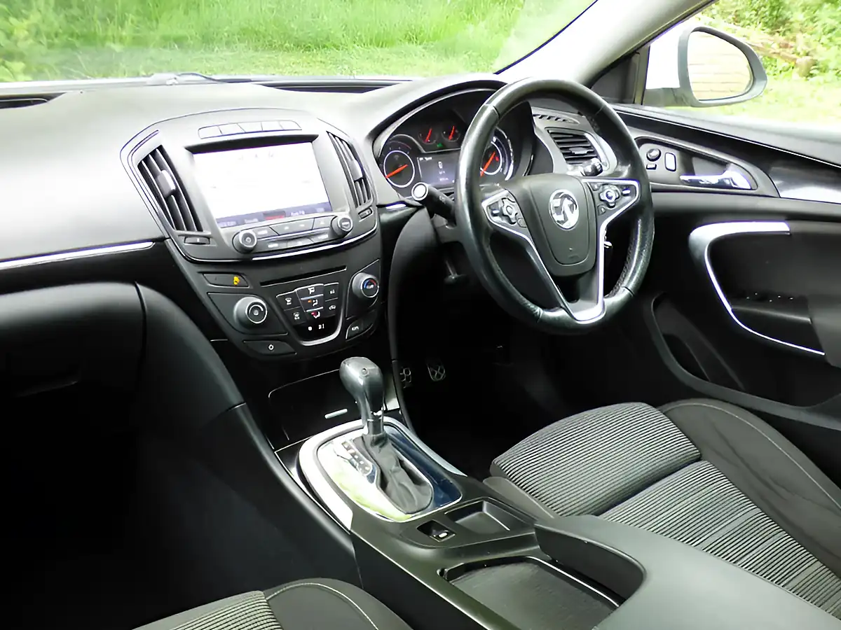 Used 2015 Vauxhall Insignia Sri Nav White - Interior and Exterior details 3