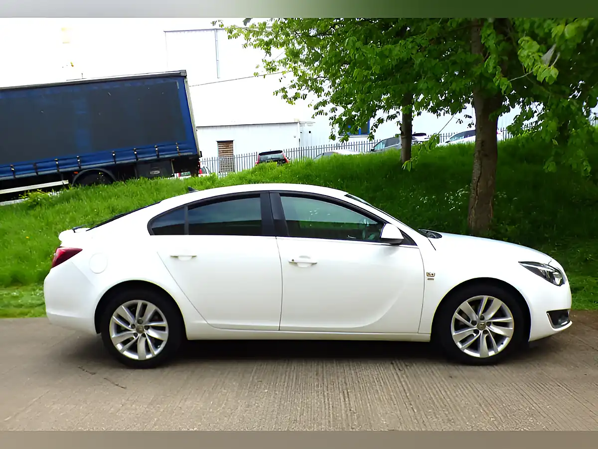 Used 2015 Vauxhall Insignia Sri Nav White - Interior and Exterior details 8