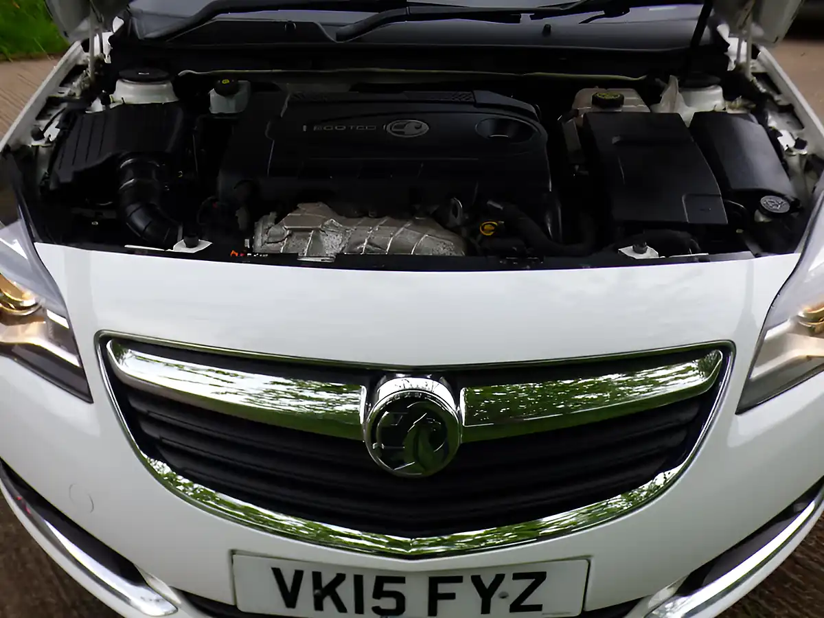 Used 2015 Vauxhall Insignia Sri Nav White - Interior and Exterior details 9