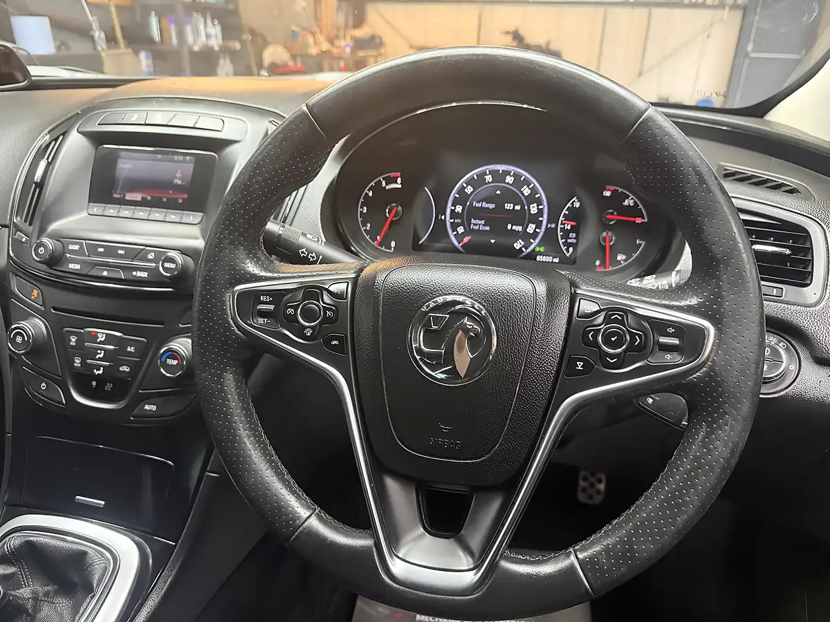 Used 2015 Vauxhall Insignia Sri Silver - Interior and Exterior details 16