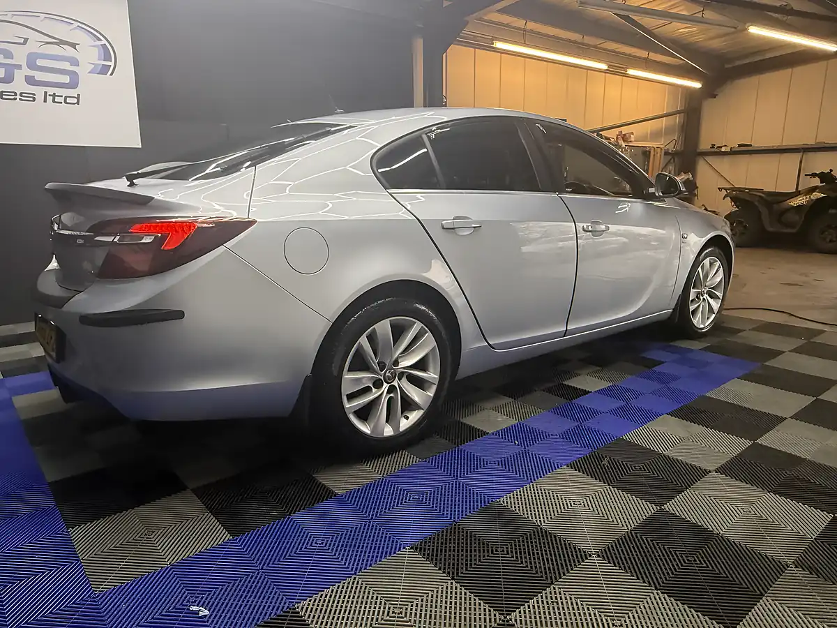 Used 2015 Vauxhall Insignia Sri Silver - Interior and Exterior details 7