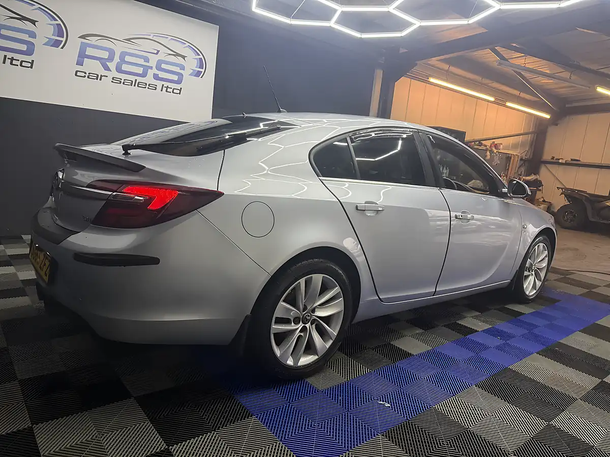 Used 2015 Vauxhall Insignia Sri Silver - Interior and Exterior details 8
