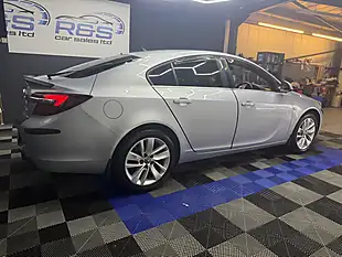 Used 2015 Vauxhall Insignia Sri Silver - Interior and Exterior details 9