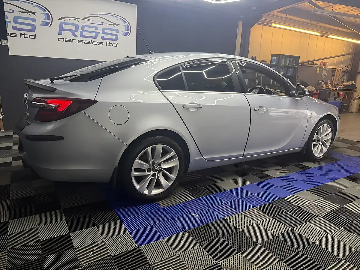Used 2015 Vauxhall Insignia Sri Silver - Interior and Exterior details 9