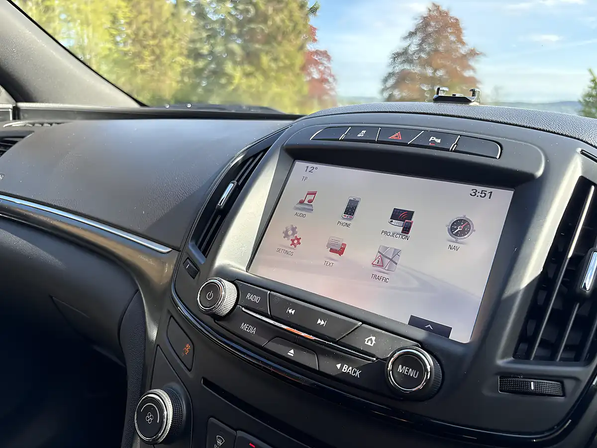 Used 2015 Vauxhall Insignia Sri-Vx Line Emerald Green - Interior and Exterior details 12