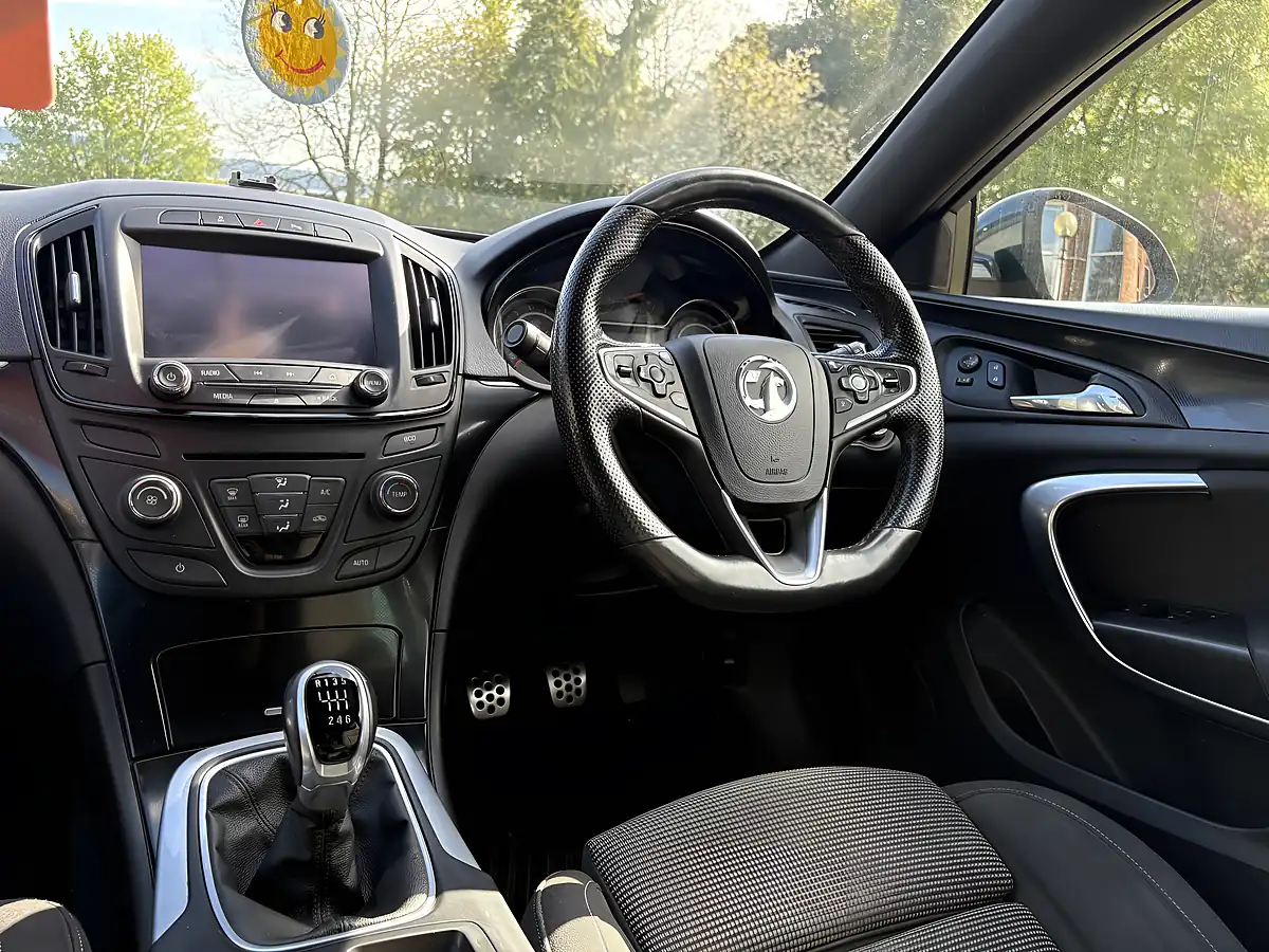 Used 2015 Vauxhall Insignia Sri-Vx Line Emerald Green - Interior and Exterior details 14