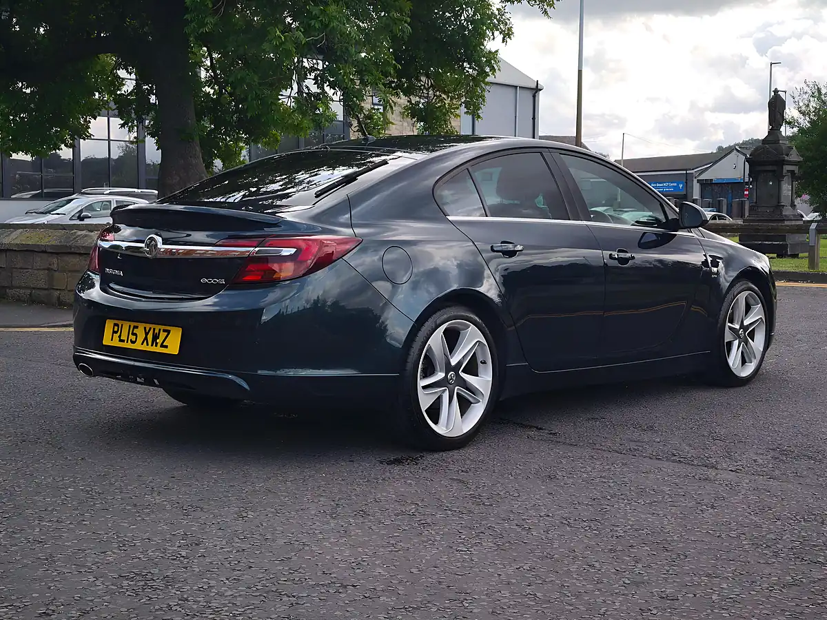 Used 2015 Vauxhall Insignia Sri Vx Line Green - Interior and Exterior details 13