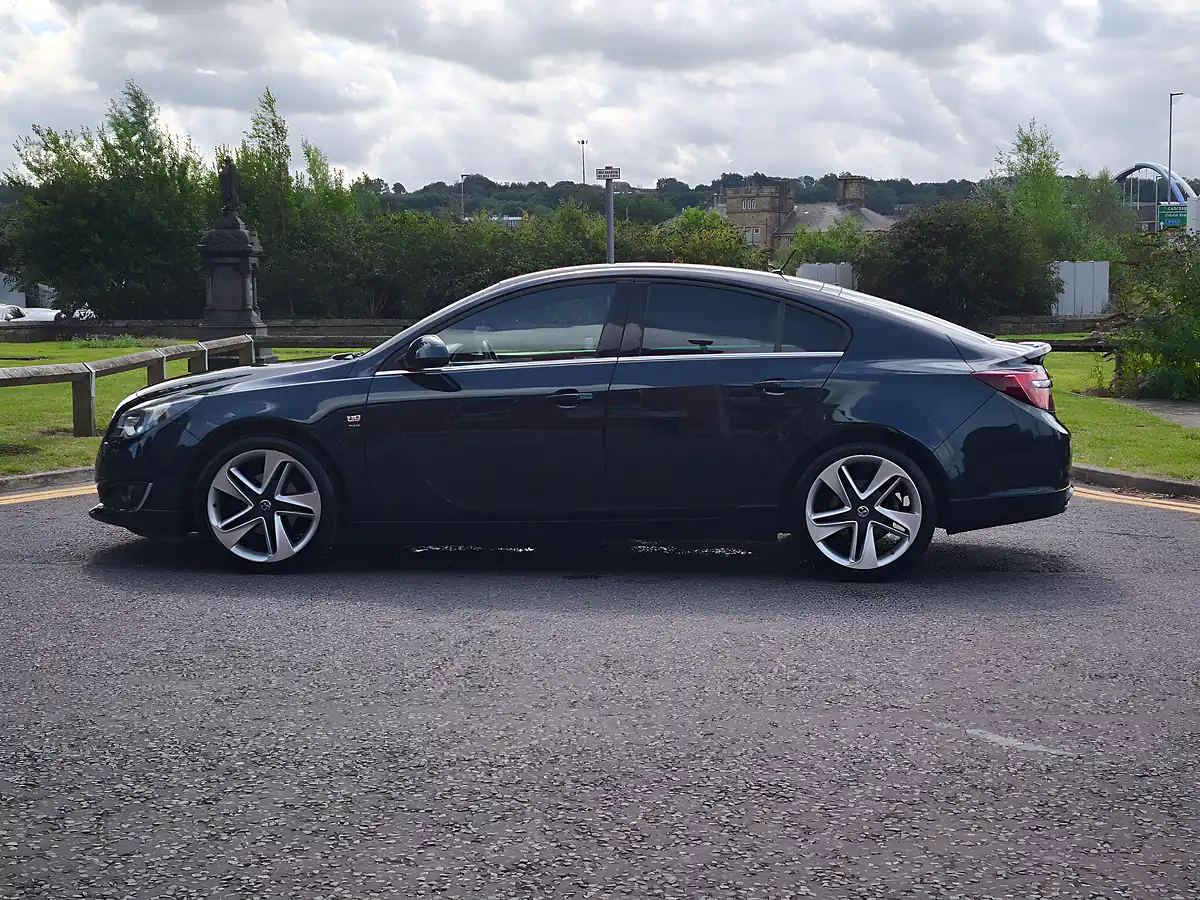 Used 2015 Vauxhall Insignia Sri Vx Line Green - Interior and Exterior details 17