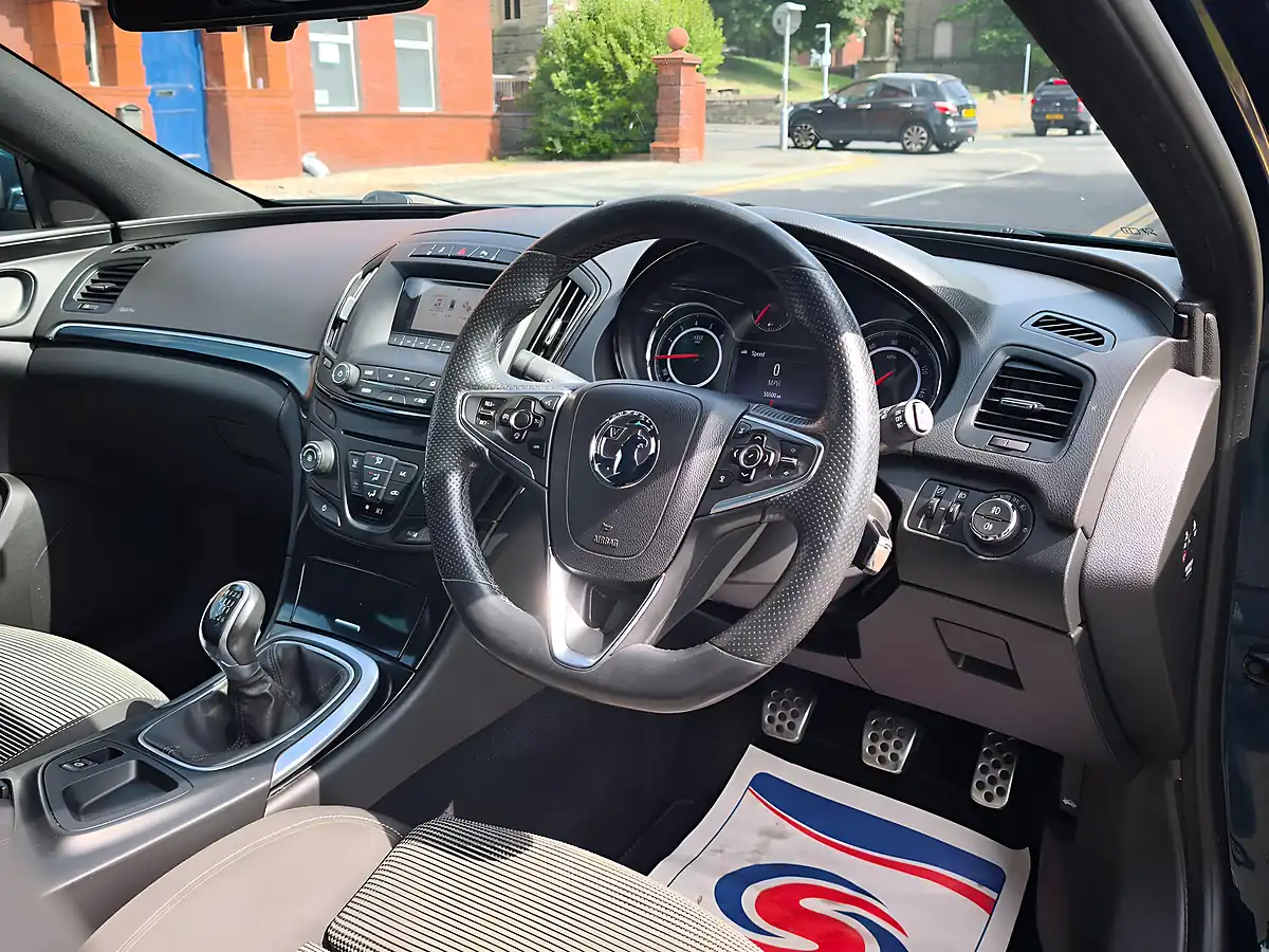 Used 2015 Vauxhall Insignia Sri Vx Line Green - Interior and Exterior details 3