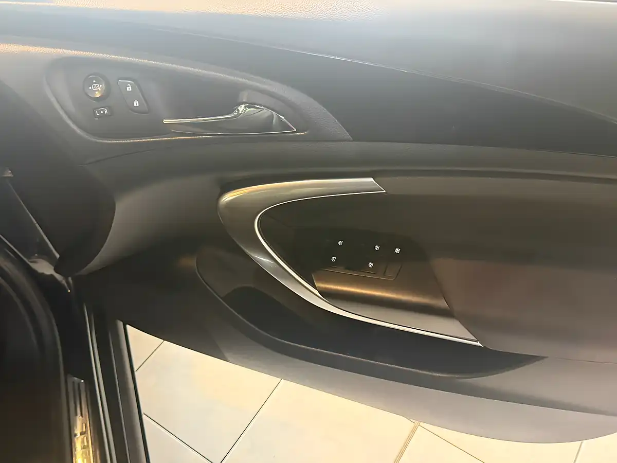 Used 2015 Vauxhall Insignia Sri Vx Line Nav Black - Interior and Exterior details 9