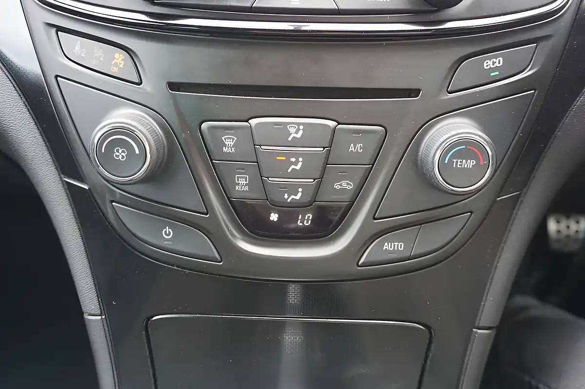 Used 2015 Vauxhall Insignia Sri Vx Line Nav Red - Interior and Exterior details 17