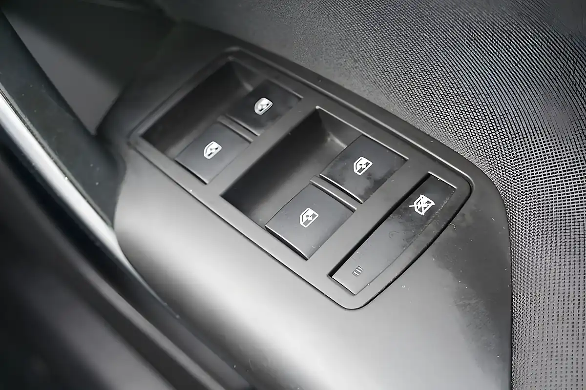 Used 2015 Vauxhall Insignia Sri Vx Line Nav Red - Interior and Exterior details 19