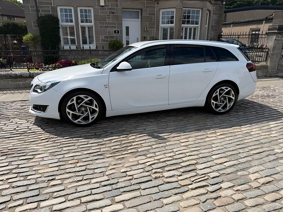 Used 2015 Vauxhall Insignia Sri Vx Line Nav White - Interior and Exterior details 5