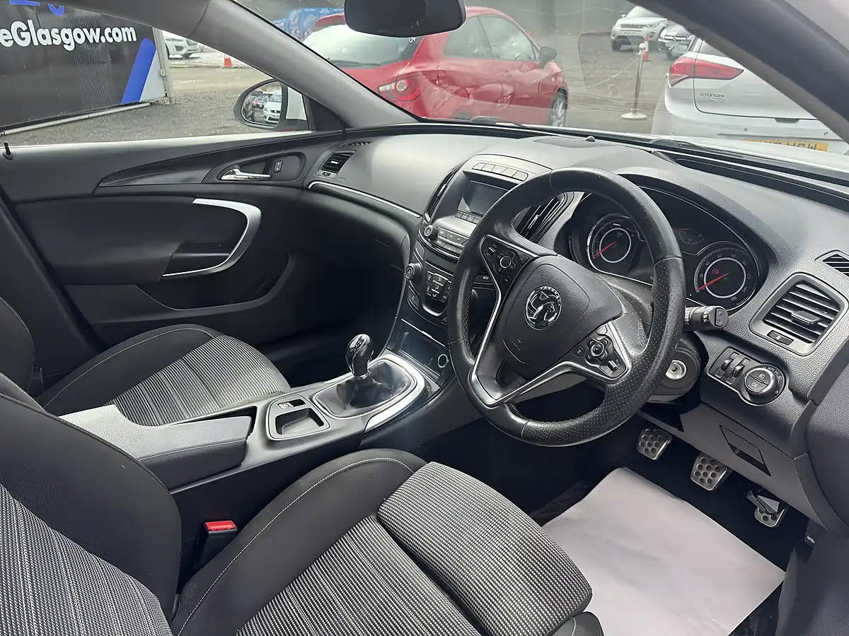 Used 2015 Vauxhall Insignia Sri White - Interior and Exterior details 7