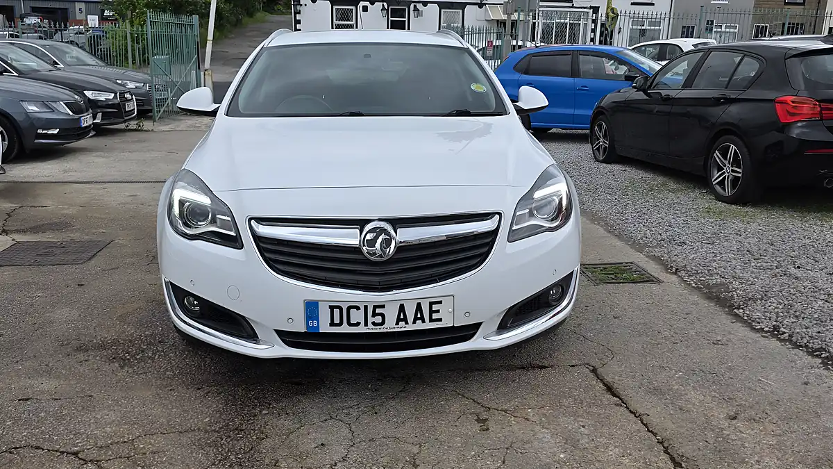 Used 2015 Vauxhall Insignia Sri White - Front View