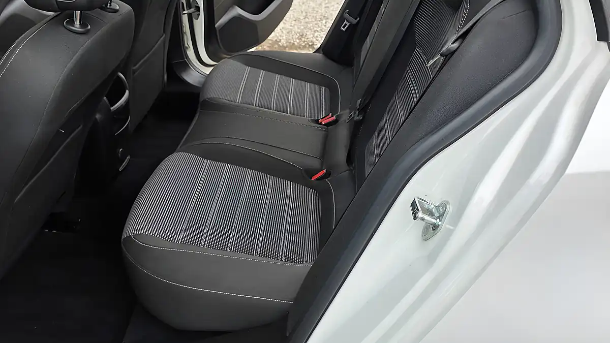 Used 2015 Vauxhall Insignia Sri White - Interior and Exterior details 10