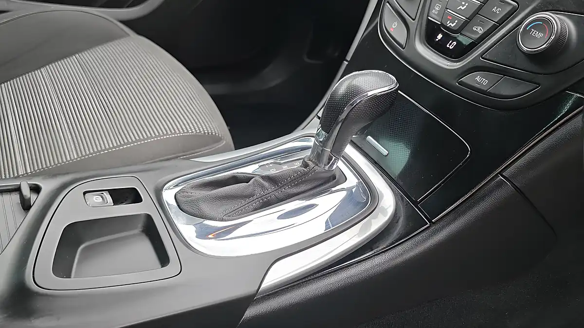 Used 2015 Vauxhall Insignia Sri White - Interior and Exterior details 11