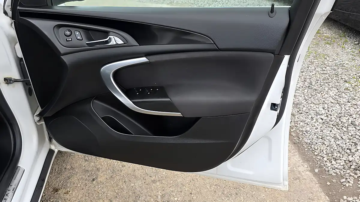Used 2015 Vauxhall Insignia Sri White - Interior and Exterior details 14