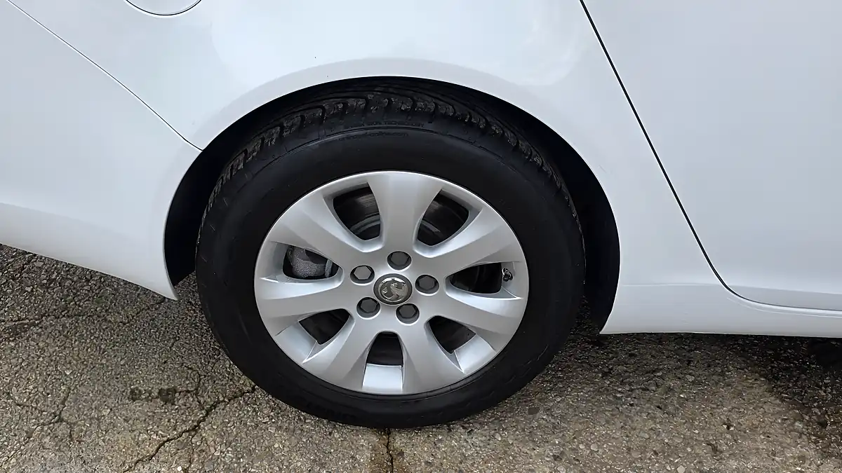 Used 2015 Vauxhall Insignia Sri White - Interior and Exterior details 15